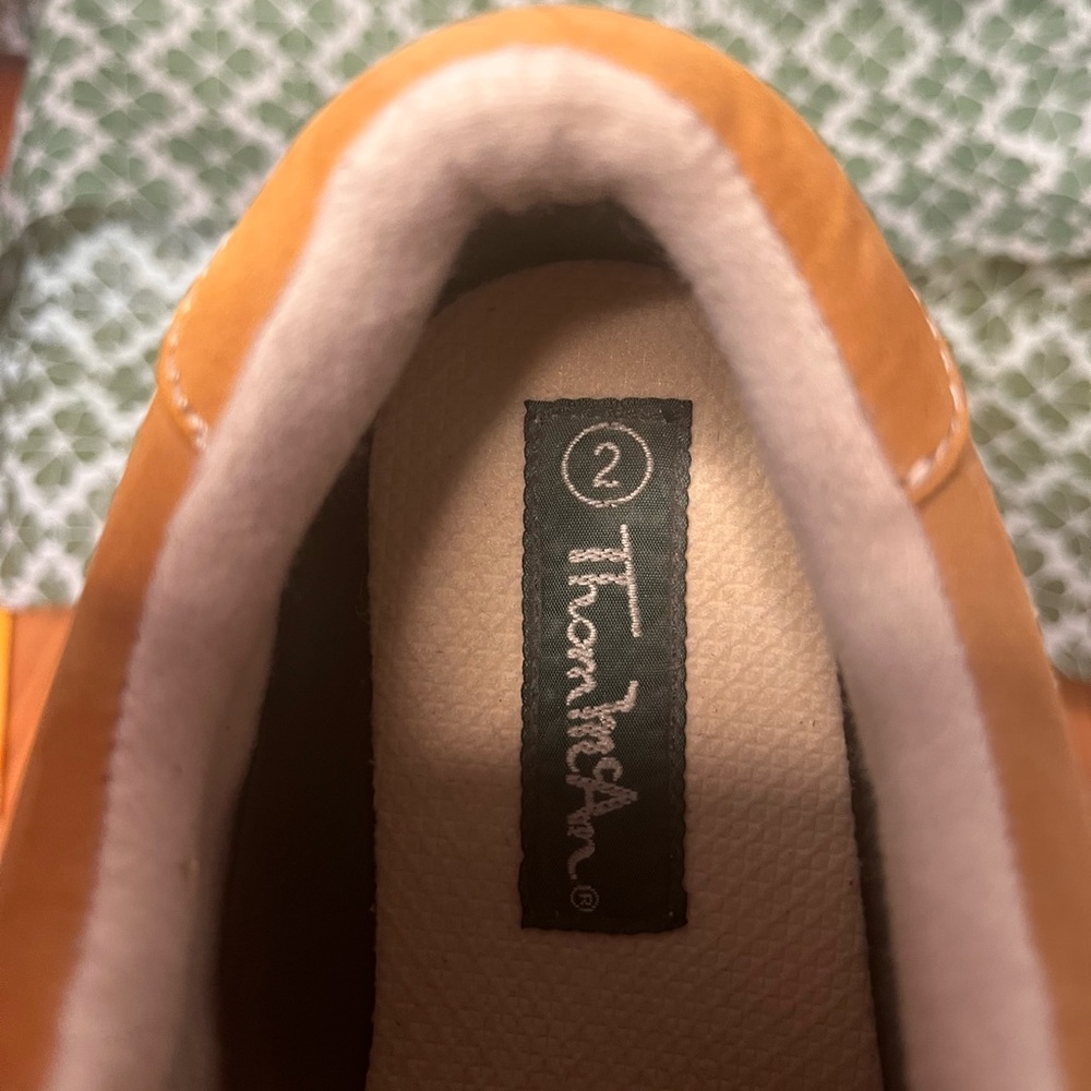 NWOT Kids Thom McAn Suede Shoes in Pristine Condition!!